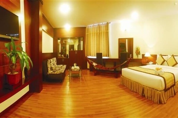 Room 13 of 33