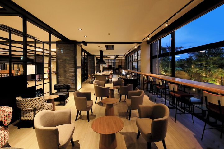 Lounge 16 of 20