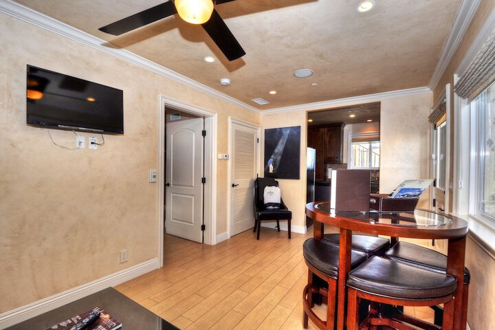 Room 4 of 110