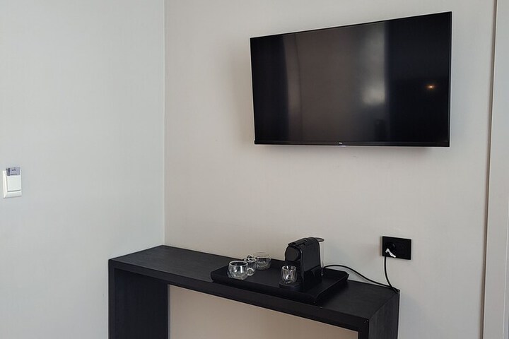 Room 14 of 33