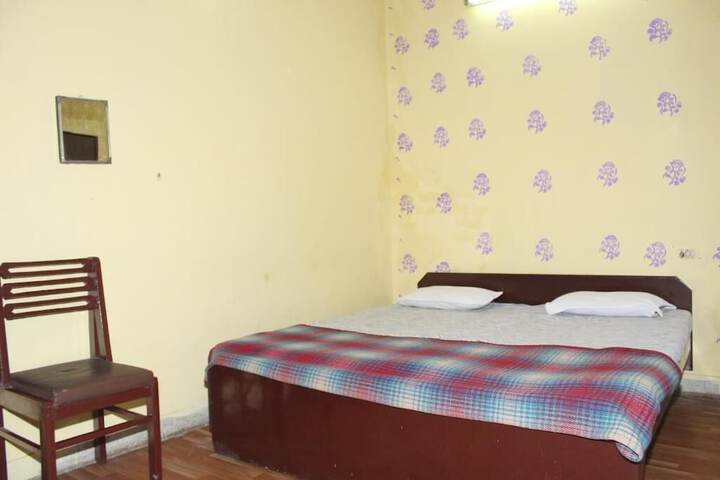 Room 13 of 35