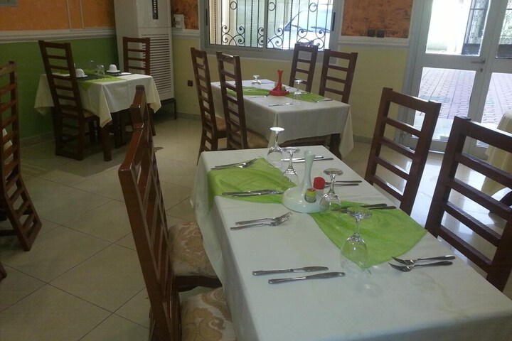 Dining 44 of 52