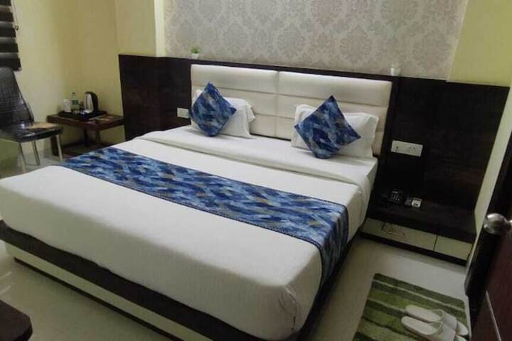 Room 12 of 15