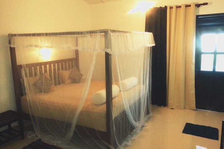 Room 5 of 18