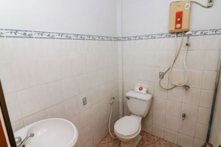 Room 2 of 70