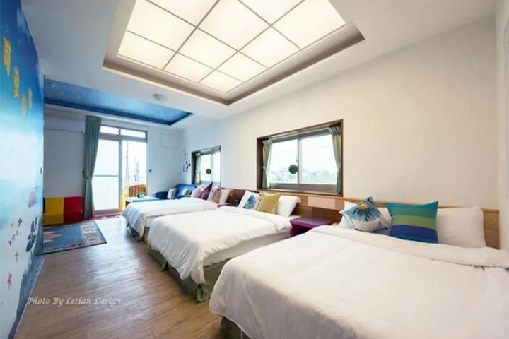 Room 3 of 10