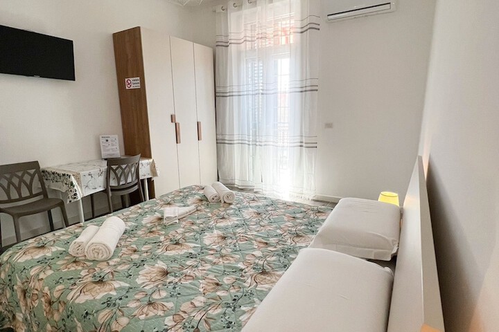Room 6 of 43