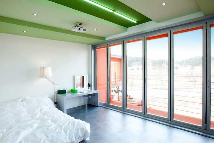 Room 4 of 37