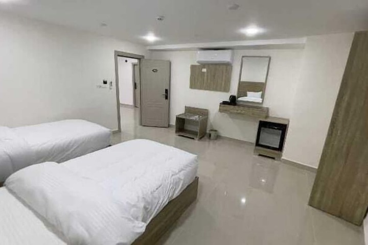 Room 3 of 29