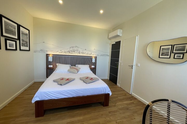 Room 9 of 35