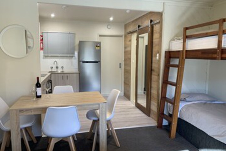 Room 4 of 32
