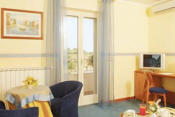 Room 6 of 20