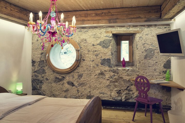 Room 4 of 70