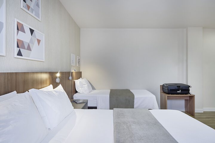 Room 4 of 84