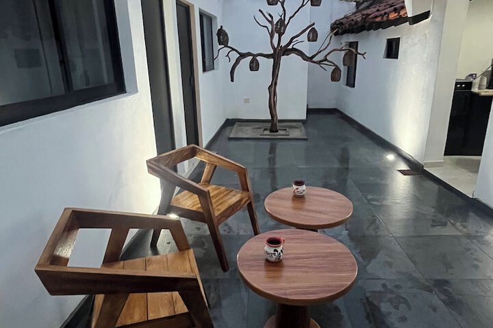 Room 10 of 13