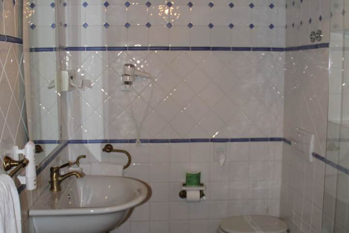 Room 70 of 147