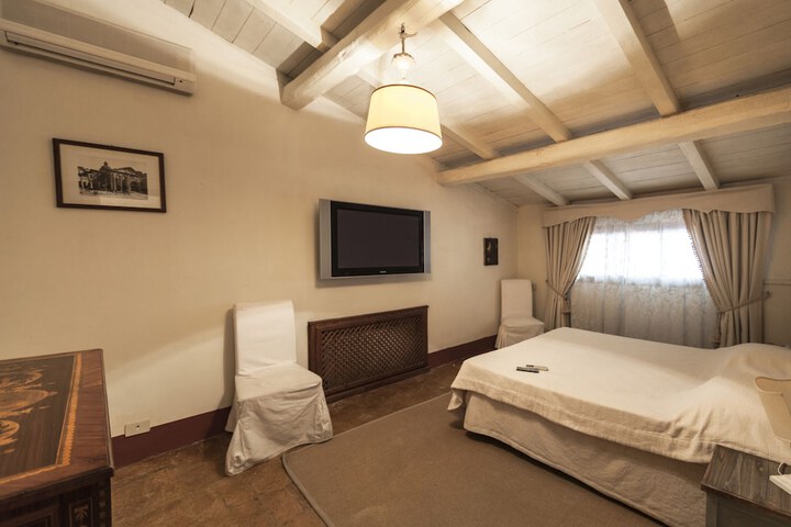 Room 5 of 22