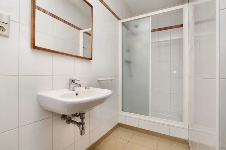 Room 8 of 20