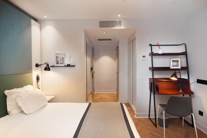 Room 27 of 41