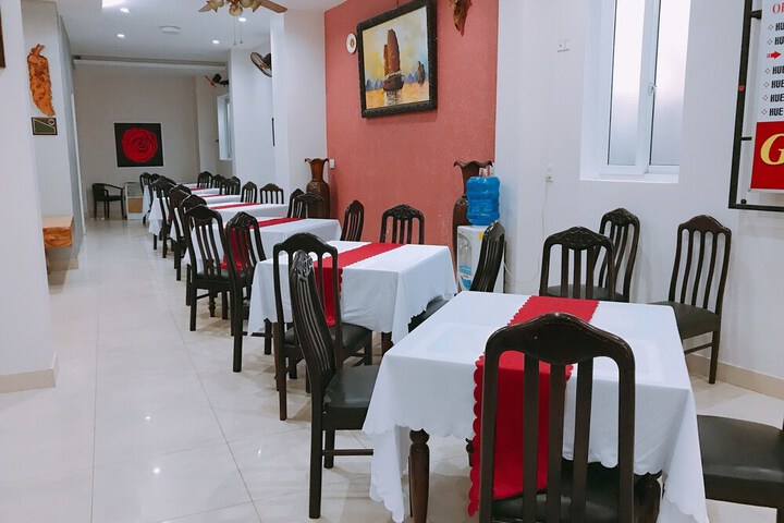 Dining 37 of 50