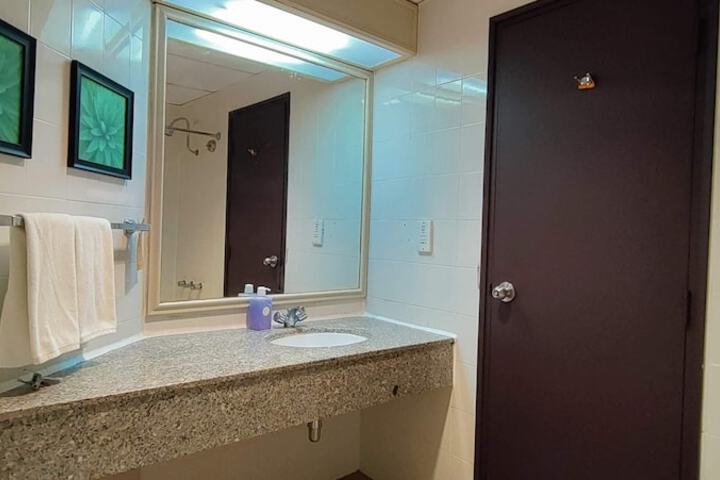 Room 460 of 650