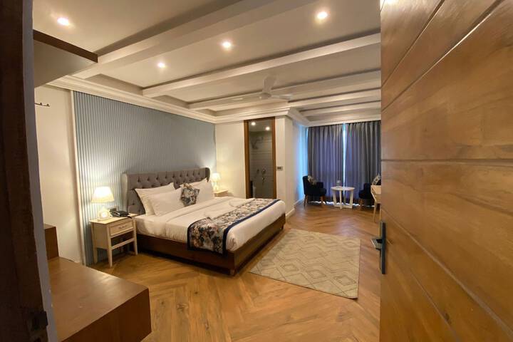 Room 33 of 53