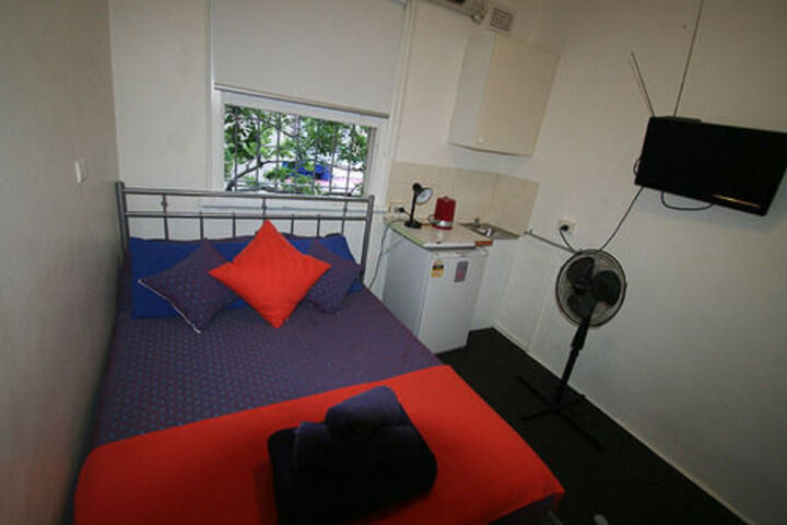 Room 5 of 16