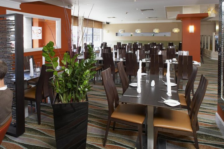 Dining 33 of 45