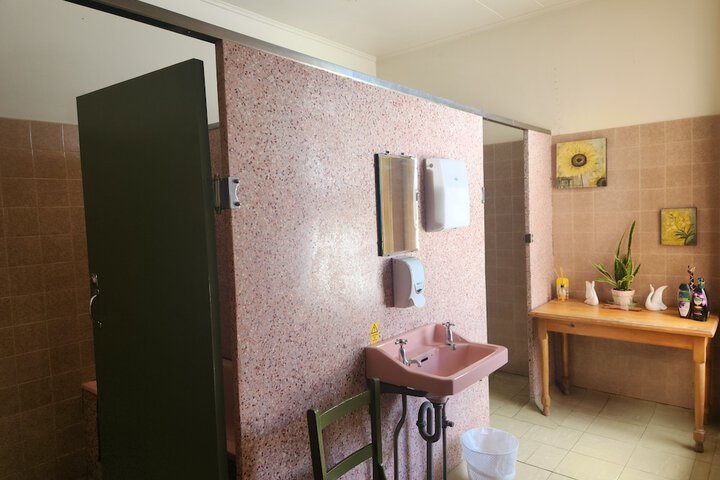 Room 6 of 16