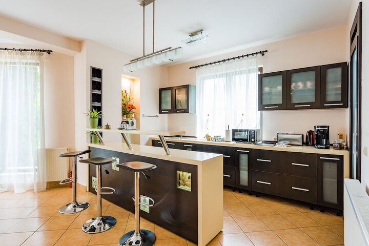 FLORA LUXURY HOUSE