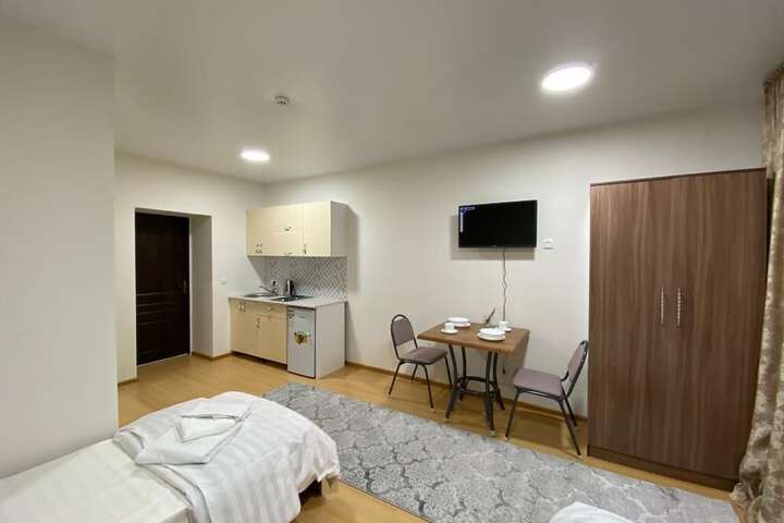 Room 5 of 18
