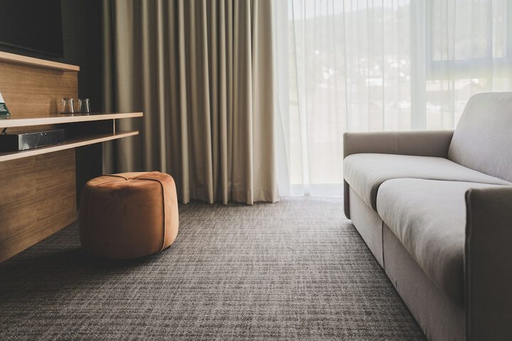 Room 25 of 102