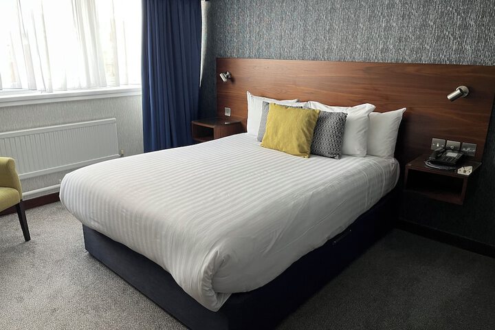 Room 44 of 102