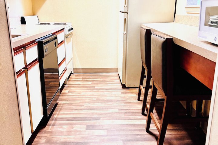 Efficiency Queen Bed (1 of 28)