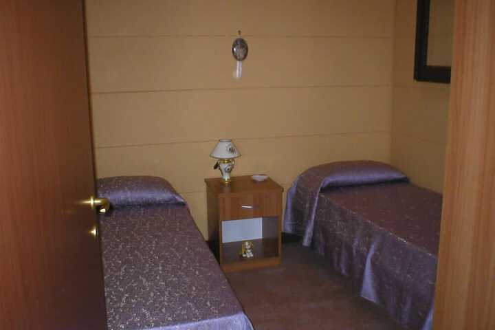Room 3 of 28