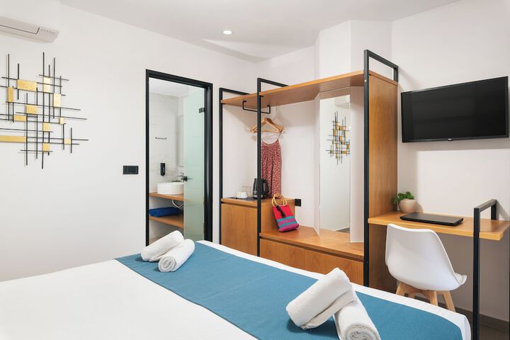 Room 6 of 72