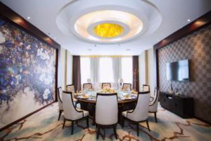 Dining 10 of 23