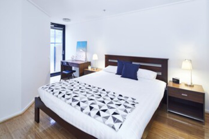 Room 7 of 12
