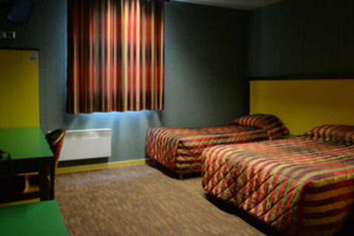 Room 6 of 12