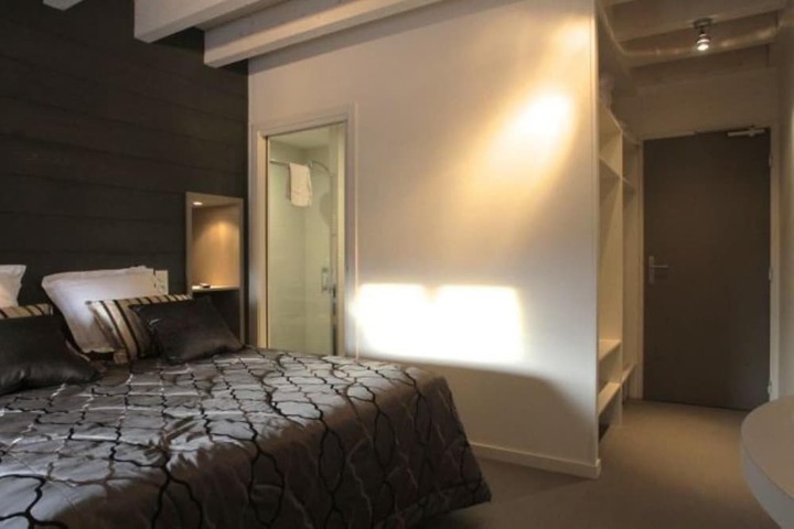 Room 10 of 61