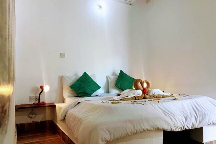 Room 5 of 20