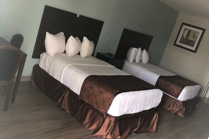 Room 10 of 16