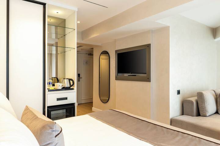 Room 9 of 98