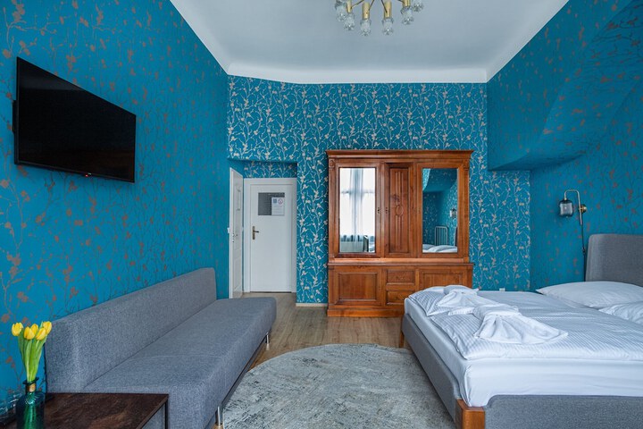 Room 30 of 48