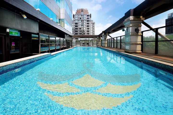Hotel with Pool