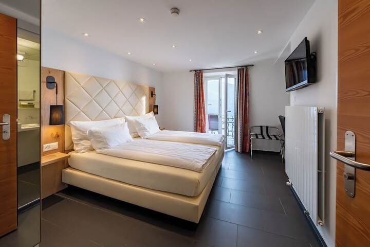 Room 16 of 118