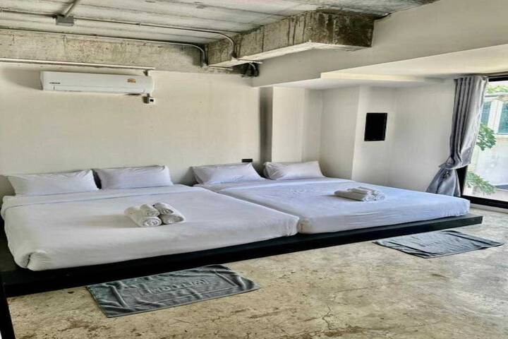 Room 19 of 34