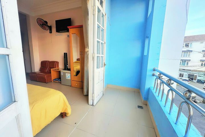 Room 16 of 34