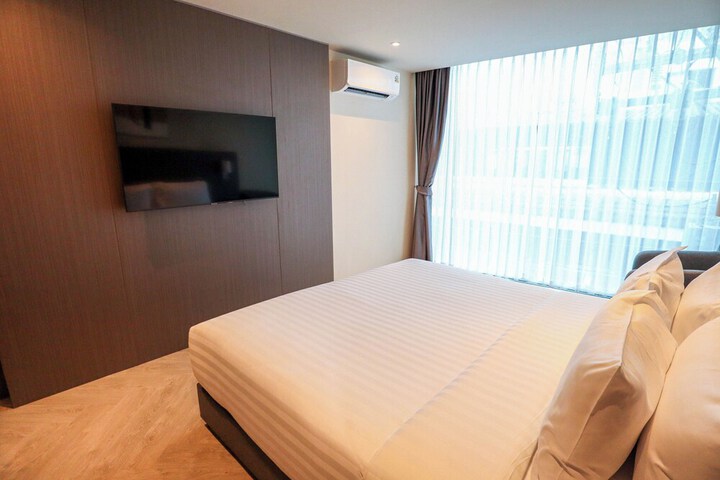 Room 13 of 103