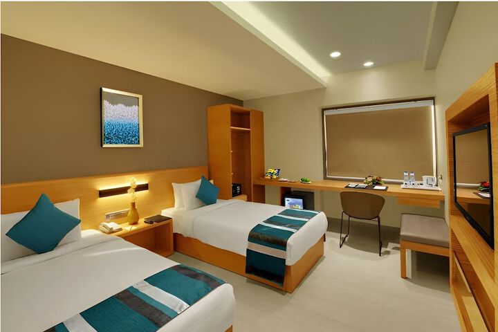 Room 7 of 16
